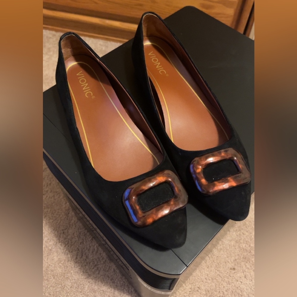 Vionic Amanda pointed flats